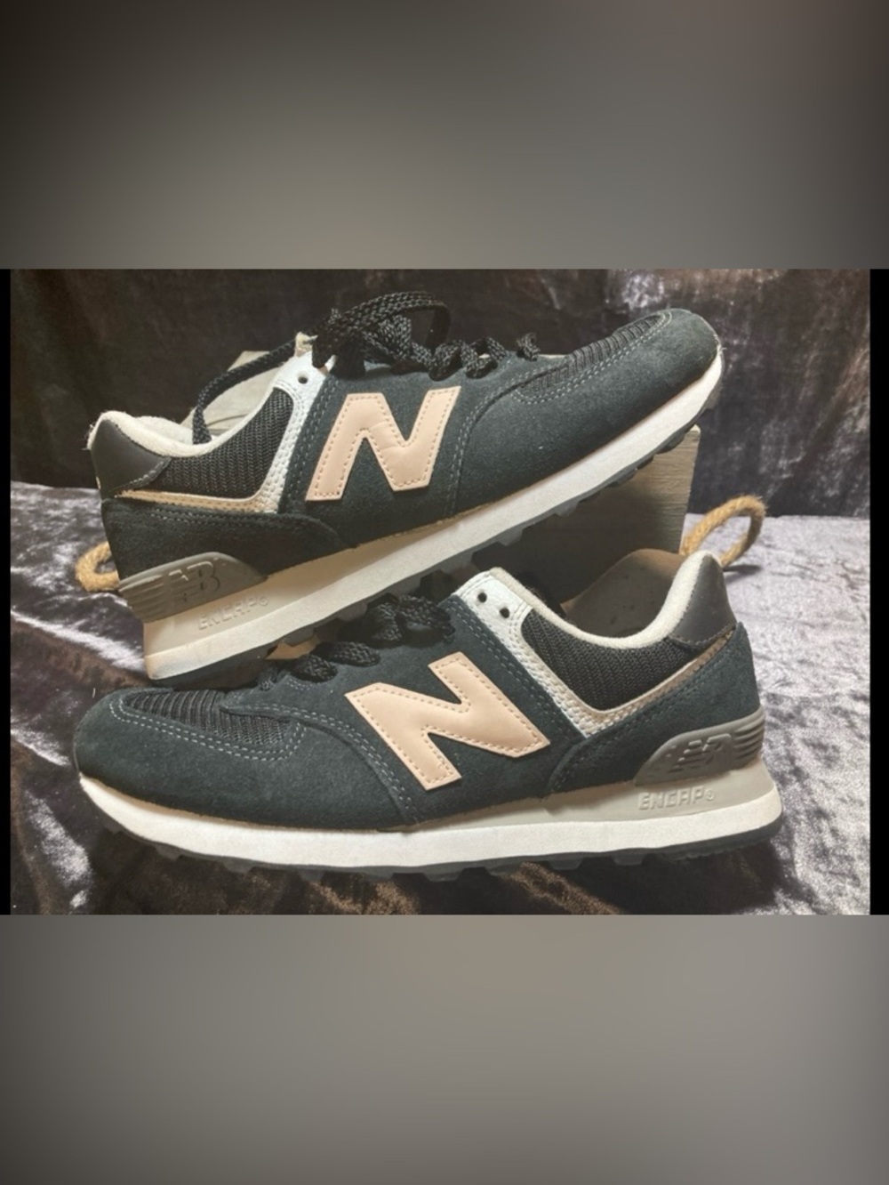 Women’s New Balance Like New - Picture 2 of 7